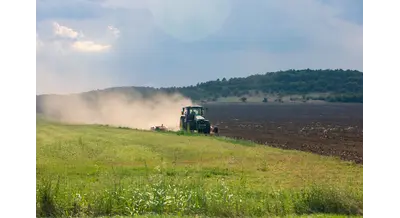 Выхлоп в помощь: ученые предложили удобрять картофель газами трактора