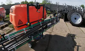 Маневренный опрыскиватель для обработки от вредителей и болезней