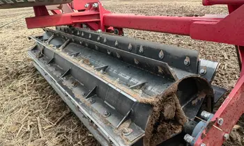 Крошит и дробит пожнивные остатки