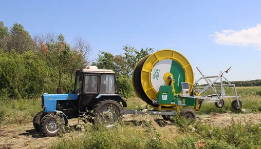 дождевальная машина ЗДМ с трактором