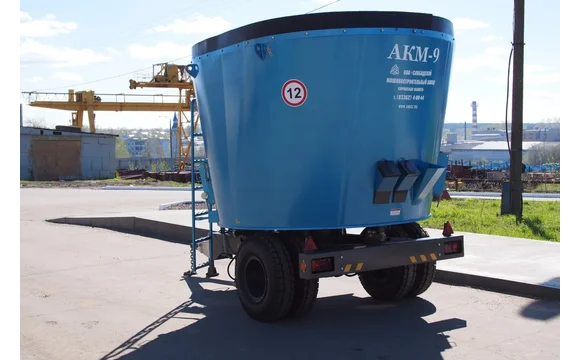 АКМ-9 9 m3, 2-х стор раздача смеситель-кормораздатчик вертикальный