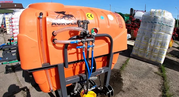Навесной опрыскиватель CLASS 600/12