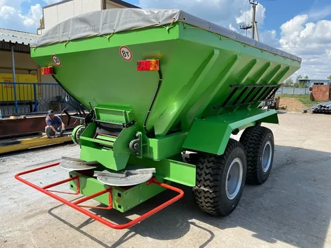 Прицепной разбрасыватель минеральных удобрений МВУ-8Г