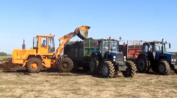 Разбрасыватель твердых органических удобрений МТУ-15